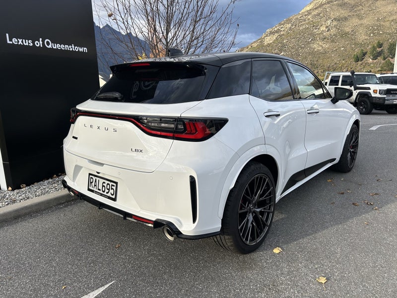 2024 Lexus LBX Morizo RR 1.6PT 8AT AWD SUV/5D/5... image 3