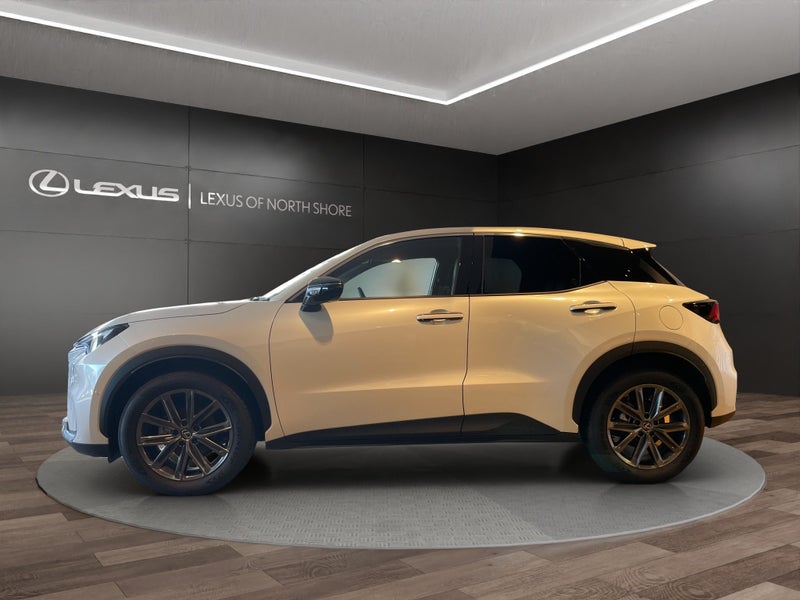 2024 Lexus LBX Relax 1.5L Hybrid 2WD SUV image 4