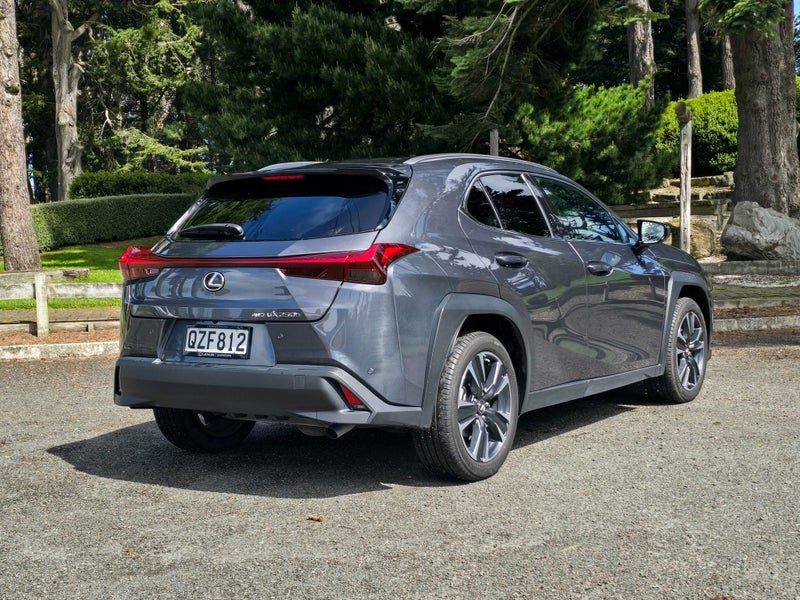 2024 Lexus UX 250H Hybrid AWD image 3