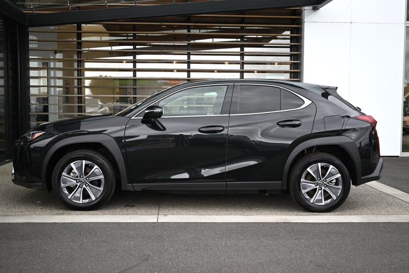 2024 Lexus UX 300e Premium Larger 73Kwh Battery... image 5