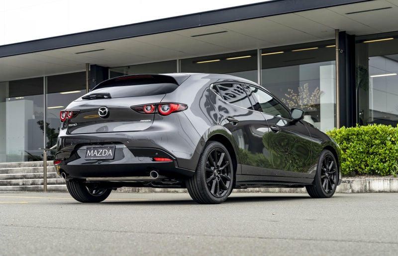 2024 Mazda 3 HOMURA 2.5L FWD Hatchback image 2