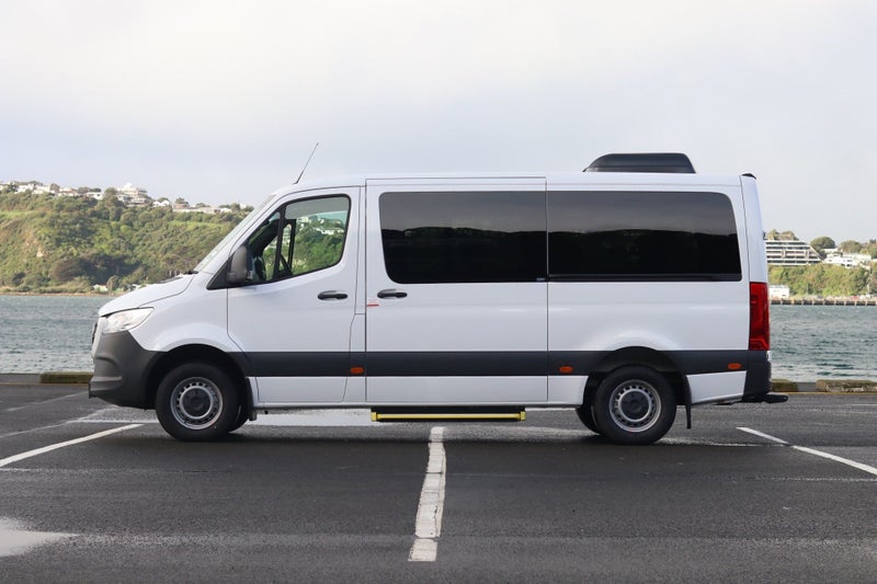 2024 Mercedes-Benz Sprinter 315 Minibus image 3