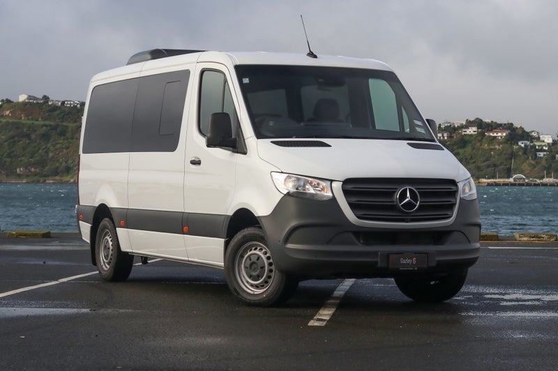 2024 Mercedes-Benz Sprinter 315 Minibus image 4