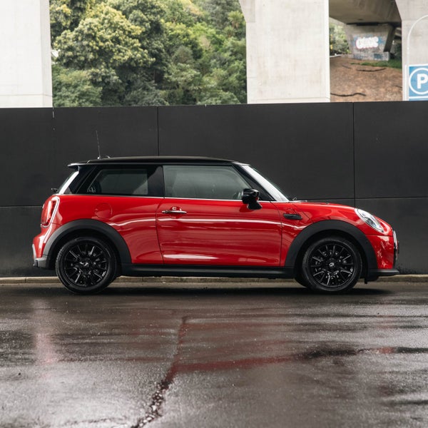 2024 MINI Cooper 3 Door Hatch Classic image 4