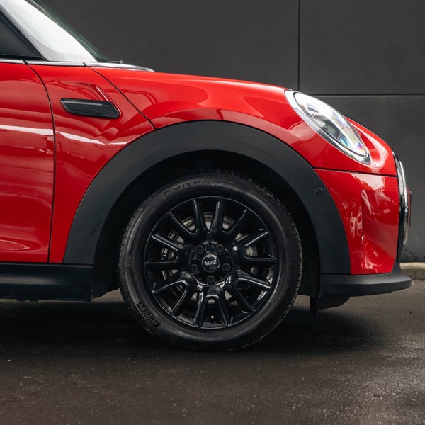 2024 MINI Cooper 3 Door Hatch Classic image 5