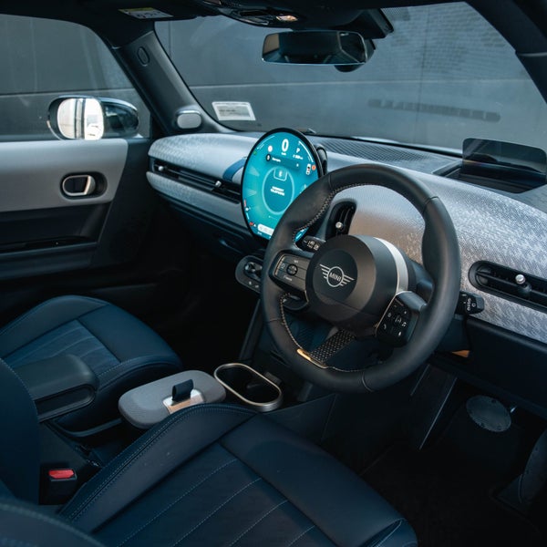 2024 MINI Cooper S 3 Door Favoured image 3