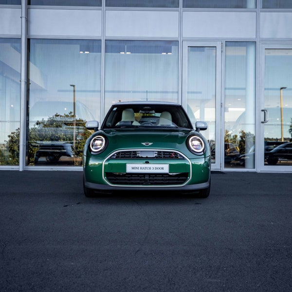 2024 MINI Cooper S 3 door Favoured Full spec image 2