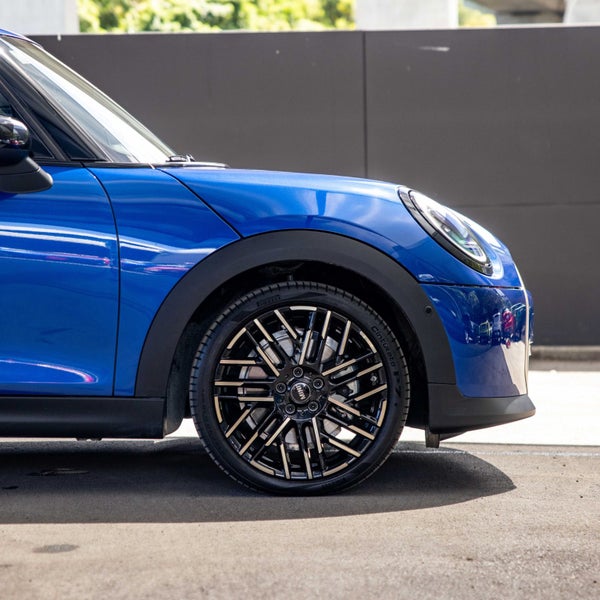 2024 MINI Cooper S 5-Door Favoured Pack 2.0L Pe... image 5
