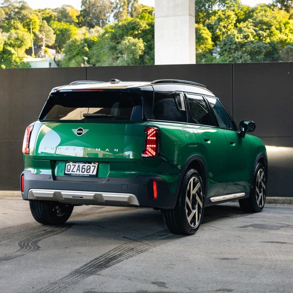 2024 MINI Countryman Cooper Favoured image 2