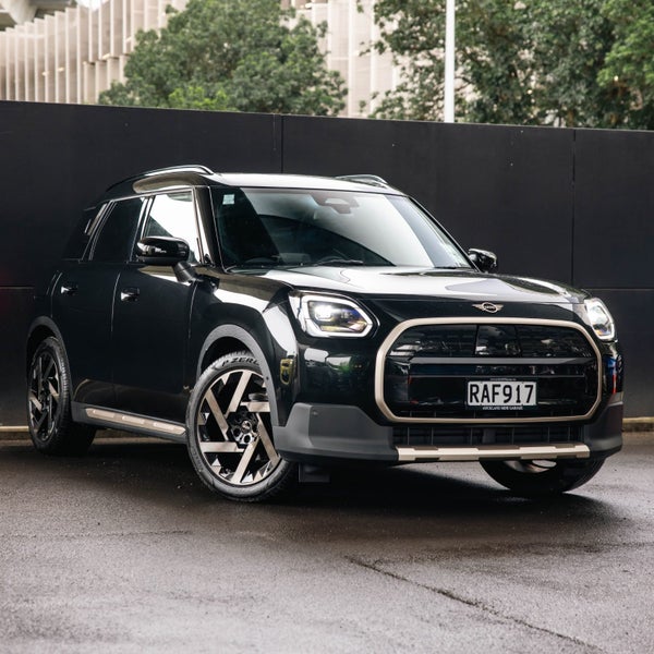 2024 MINI Countryman E Favored image 1
