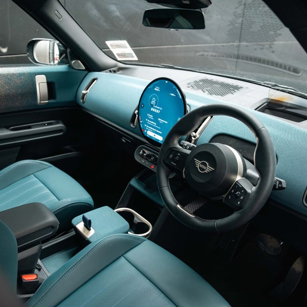 2024 MINI Countryman E Favored image 3