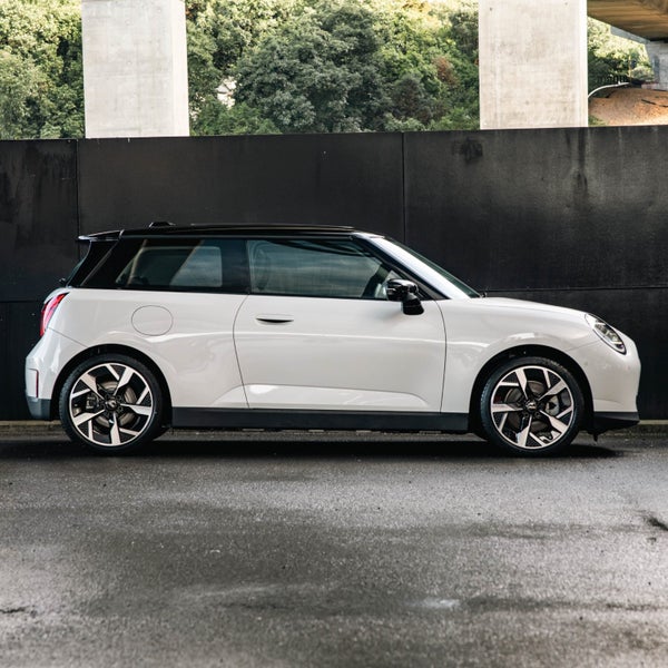 2024 MINI Electric Hatch SE 3 Door Hatch E Clas... image 4