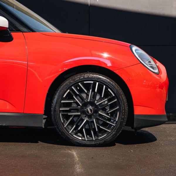 2024 MINI Electric Hatch SE 3 Door Hatch SE Fav... image 5