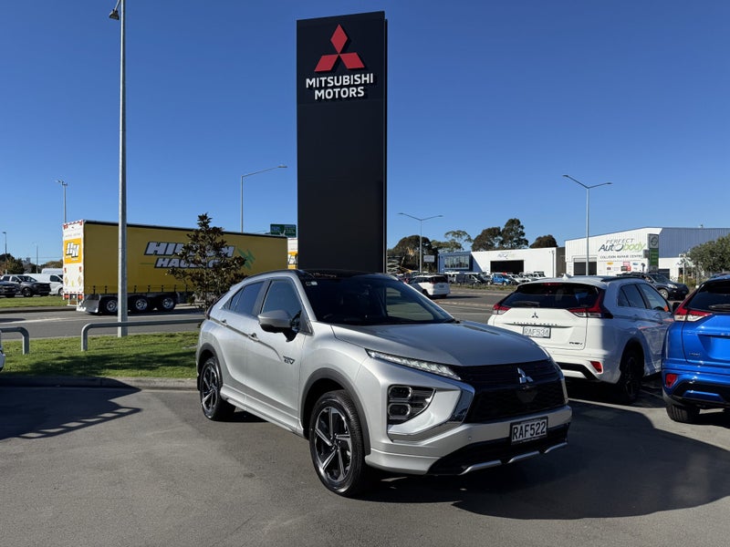 2024 Mitsubishi Eclipse Cross PHEV VRX 4WD image 1