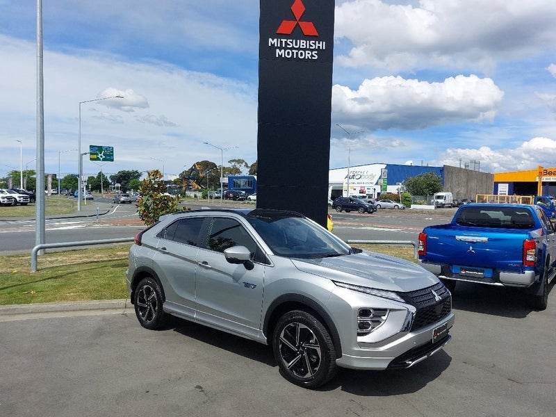 2024 Mitsubishi Eclipse Cross PHEV VRX 4WD image 1