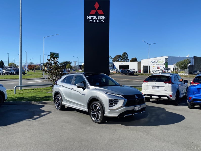 2024 Mitsubishi Eclipse Cross PHEV VRX 4WD image 1