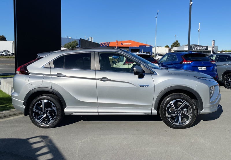 2024 Mitsubishi Eclipse Cross PHEV VRX 4WD image 4