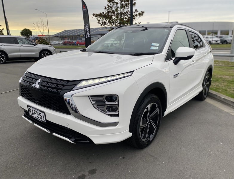2024 Mitsubishi Eclipse Cross PHEV VRX 4WD image 3