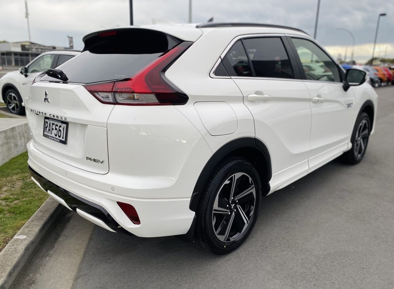 2024 Mitsubishi Eclipse Cross PHEV VRX 4WD image 5