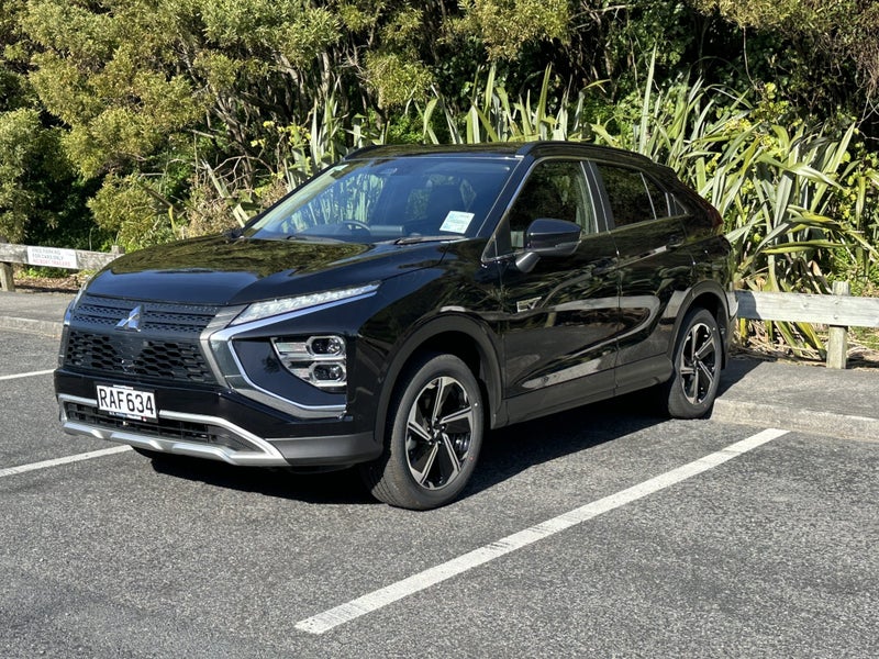2024 Mitsubishi Eclipse Cross PHEV XLS 4WD image 4