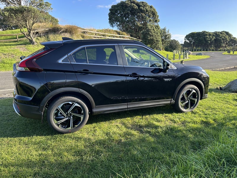 2024 Mitsubishi Eclipse Cross PHEV XLS 4WD image 5