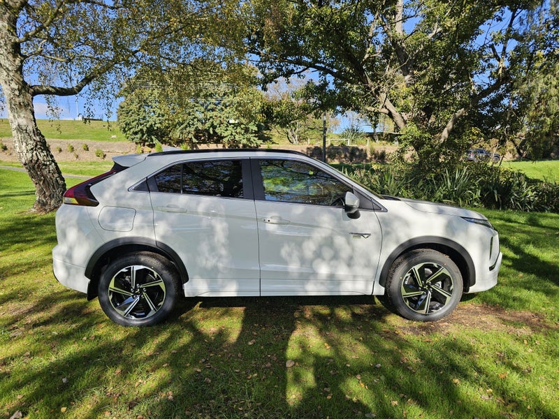 2024 Mitsubishi Eclipse Cross VRX PHEV/4WD/AT image 2