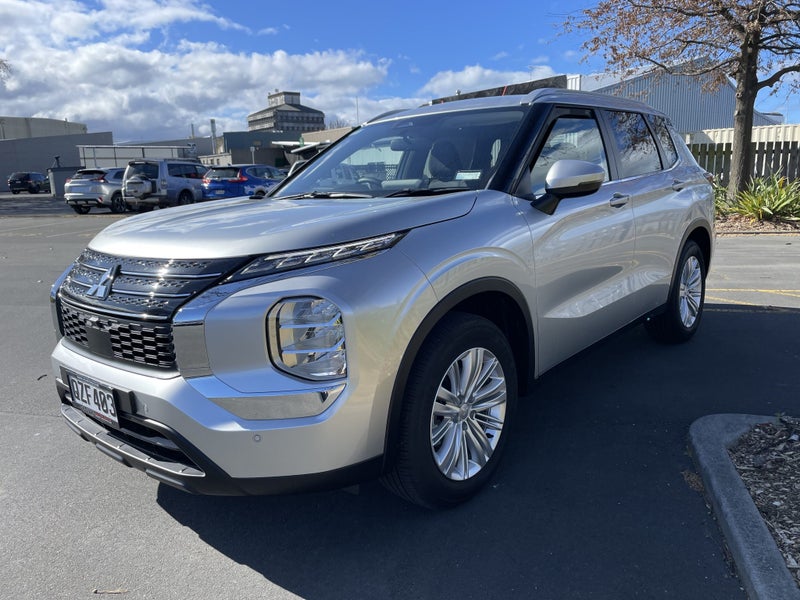 2024 Mitsubishi Outlander 2.5P LS 2WD CVT image 3