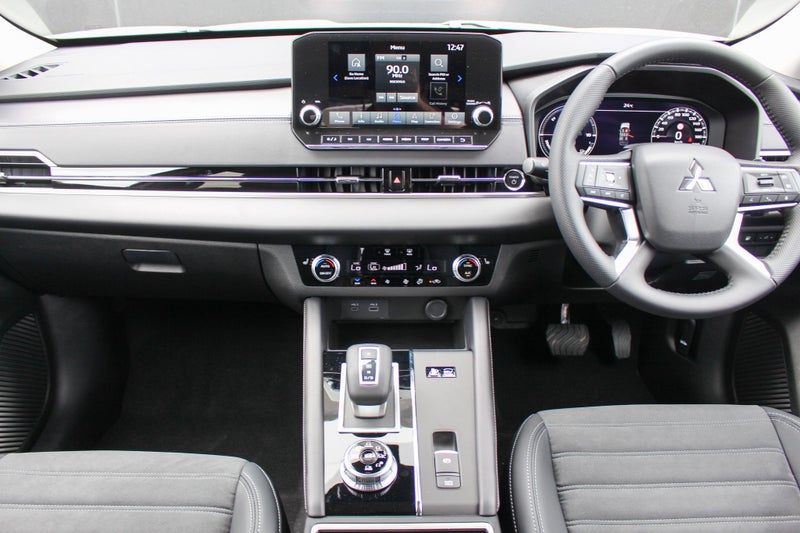 2024 Mitsubishi Outlander PHEV XLS 2.4 4WD Auto image 2