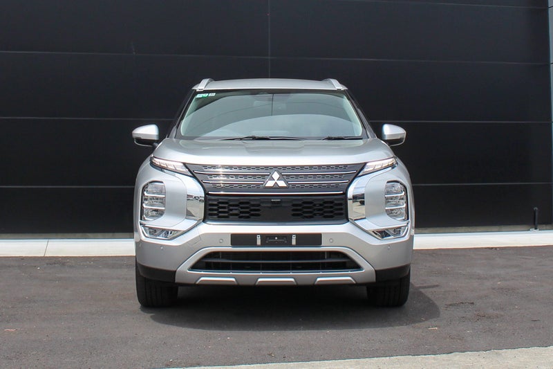 2024 Mitsubishi Outlander PHEV XLS 2.4 4WD Auto image 3