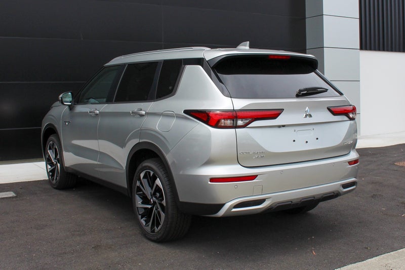 2024 Mitsubishi Outlander PHEV XLS 2.4 4WD Auto image 5