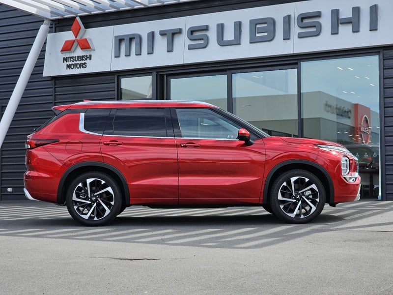 2024 Mitsubishi Outlander VRX 4WD 2.5P image 5