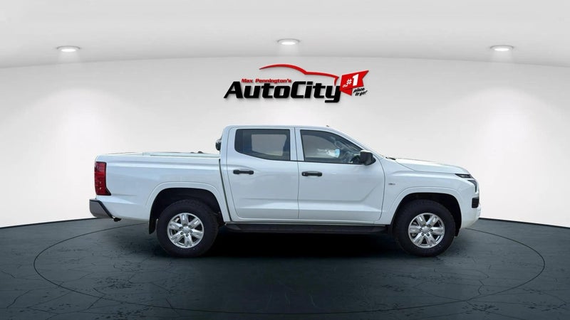2024 Mitsubishi Triton DC GLX 4WD 6AT 2.4DT image 2
