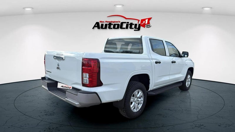 2024 Mitsubishi Triton DC GLX 4WD 6AT 2.4DT image 3