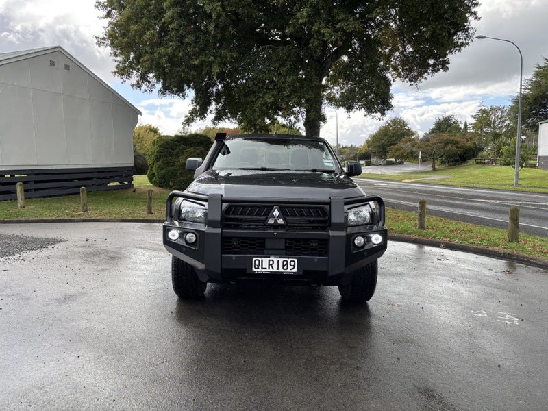 2024 Mitsubishi Triton DC GLX 4WD 6AT 2.4DT AUT... image 2
