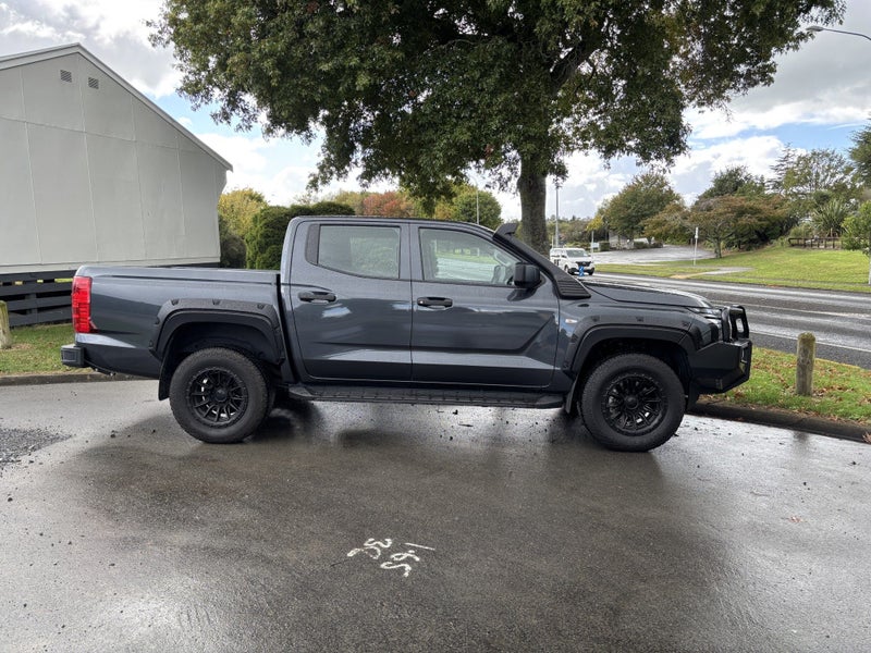 2024 Mitsubishi Triton DC GLX 4WD 6AT 2.4DT AUT... image 3