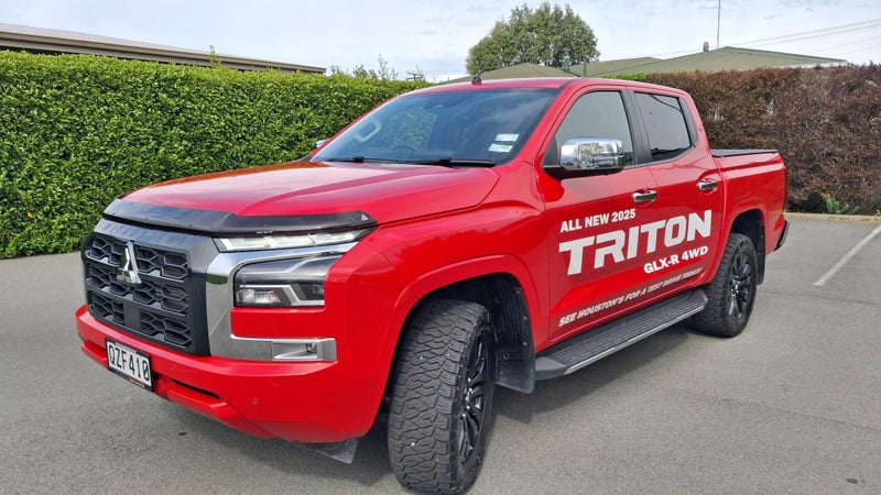 2024 Mitsubishi Triton DC WS 2.4D GLXR 4WD 6AT image 3