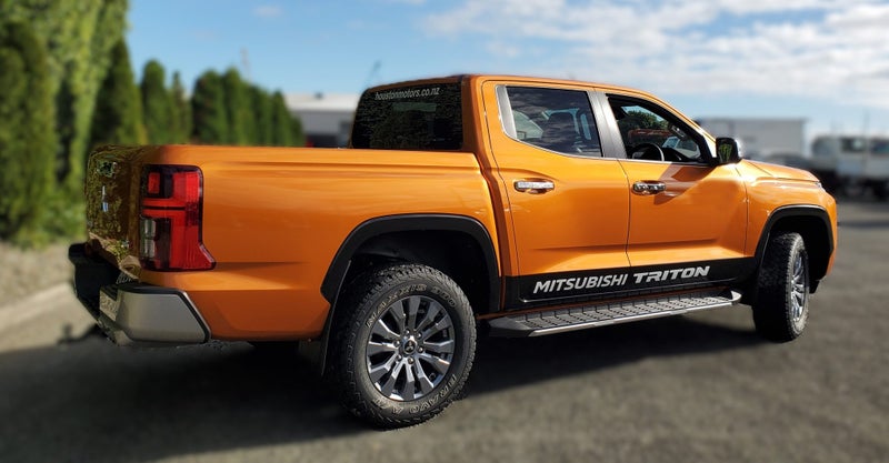2024 Mitsubishi Triton GLXR 4x4 - DEMO SPECIAL image 3
