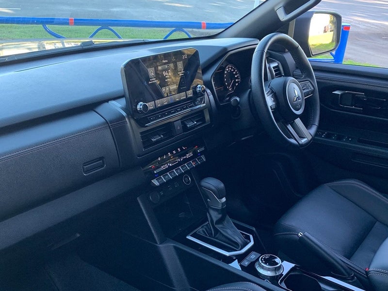 2024 Mitsubishi Triton VRX 4WD 2.4L Bi-Turbo Di... image 3