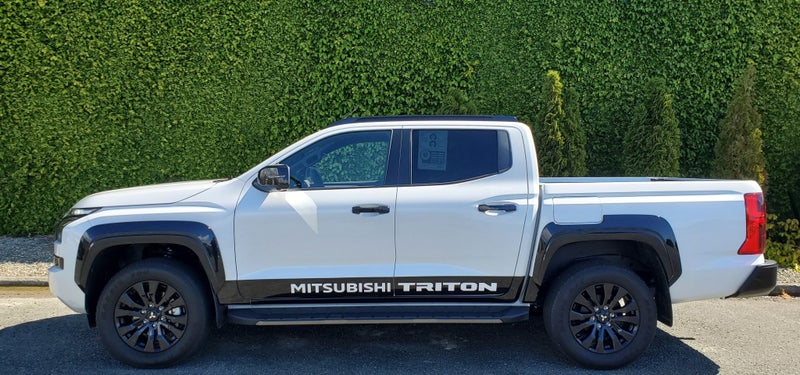 2024 Mitsubishi Triton VRX 4x4 - Demo image 3