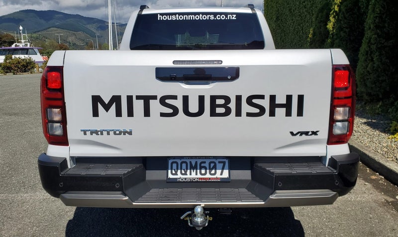 2024 Mitsubishi Triton VRX 4x4 - Demo image 4