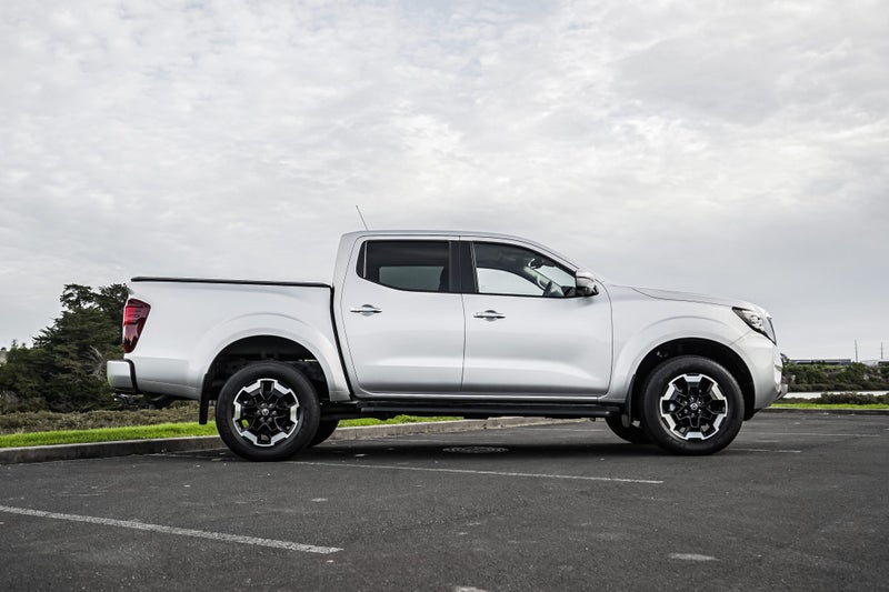 2024 Nissan Navara ST-X 2.3D 2WD 7AT image 3