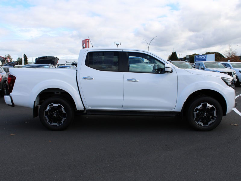 2024 Nissan Navara ST-X 4WD image 3