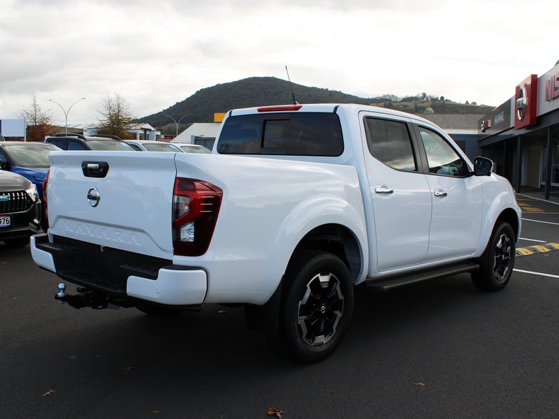 2024 Nissan Navara ST-X 4WD image 4