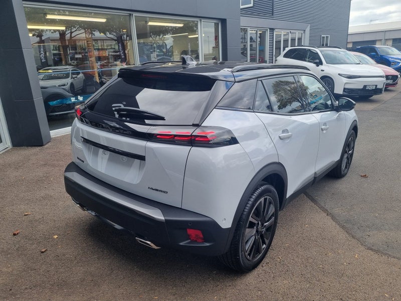2024 Peugeot 2008 GT 1.2PMHT/6AM image 4