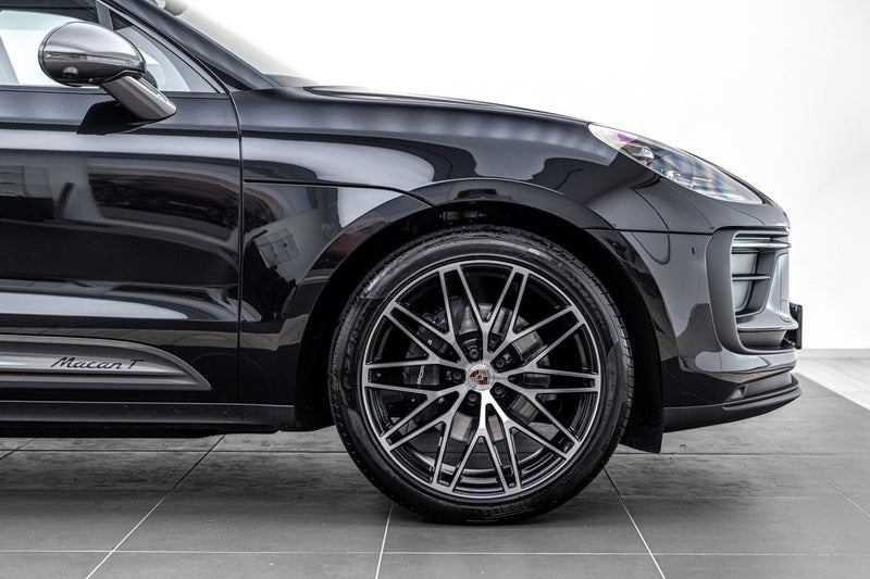2024 Porsche Macan T image 3