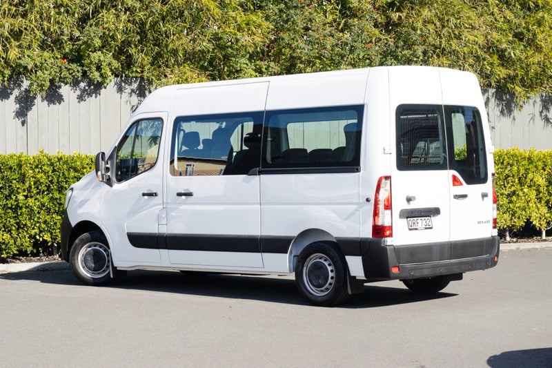 2024 Renault Master MiniBus 12 Seater L2H2 MWB image 3