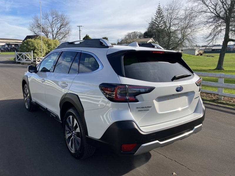 2024 Subaru Outback 2.5i Touring SLT image 4