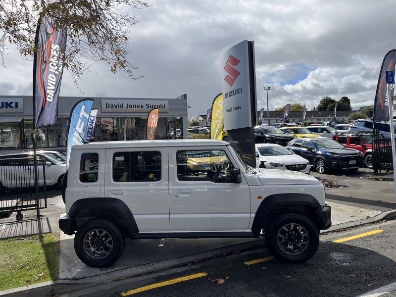 2024 Suzuki Jimny 5-DOOR image 3