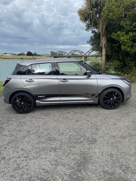 2024 Suzuki Swift Glsc image 3