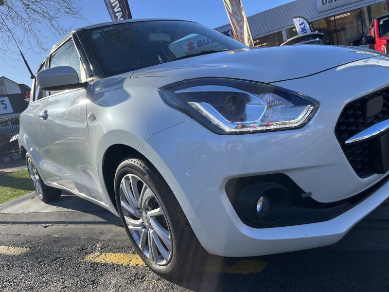 2024 Suzuki Swift GLX Hybrid image 3
